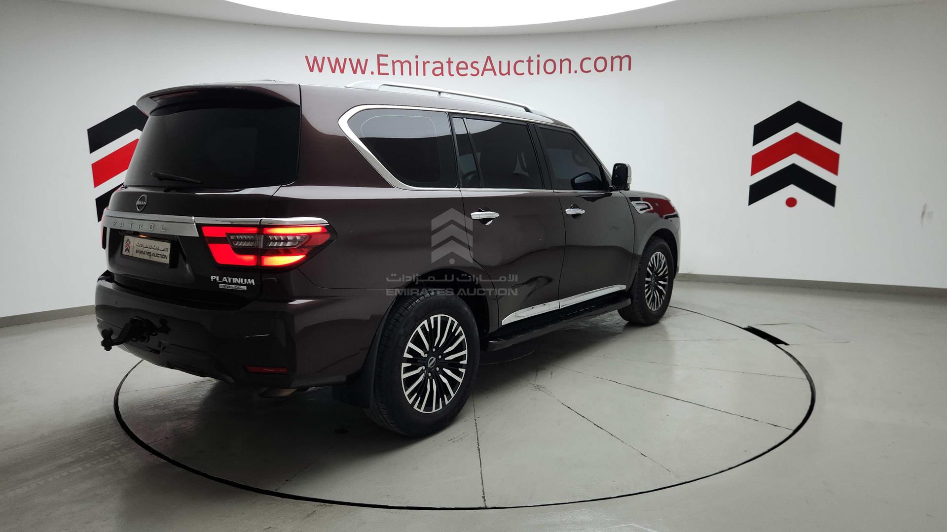 2011 INFINITI QX56 VIN: JNRAZ25Y0B9000342