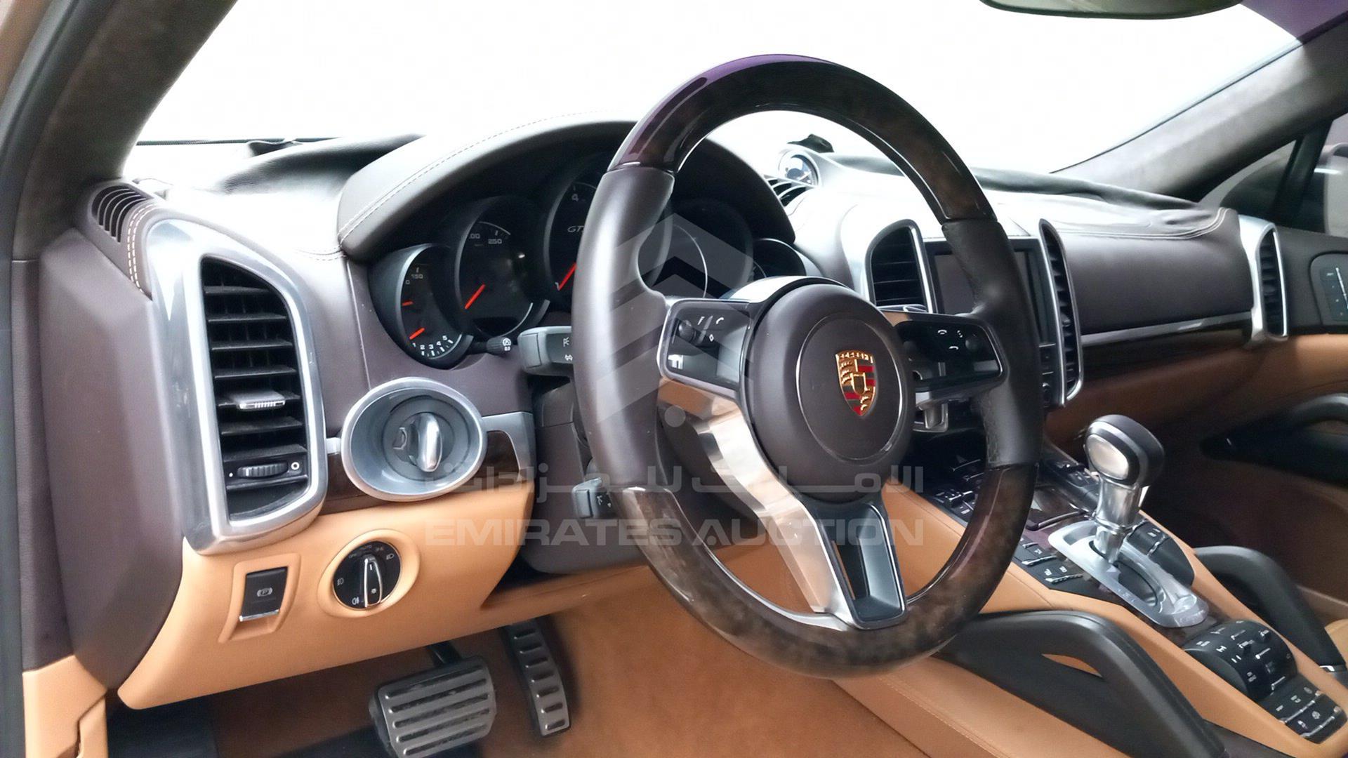 2016 PORSCHE CAYENNE VIN: WP1ZZZ92ZGLA72112