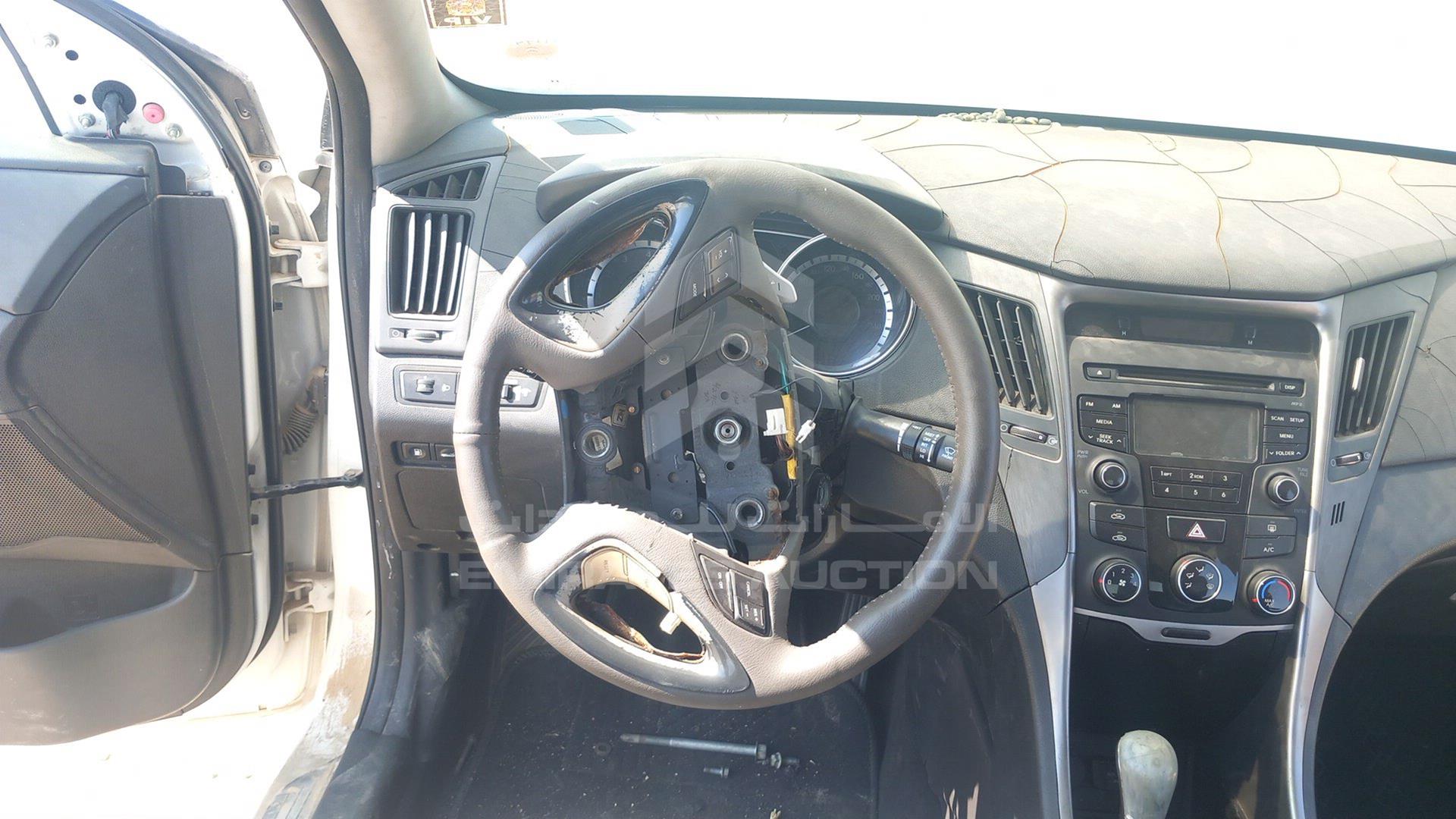 2014 HYUNDAI SONATA VIN: KMHEB41C5EA618234