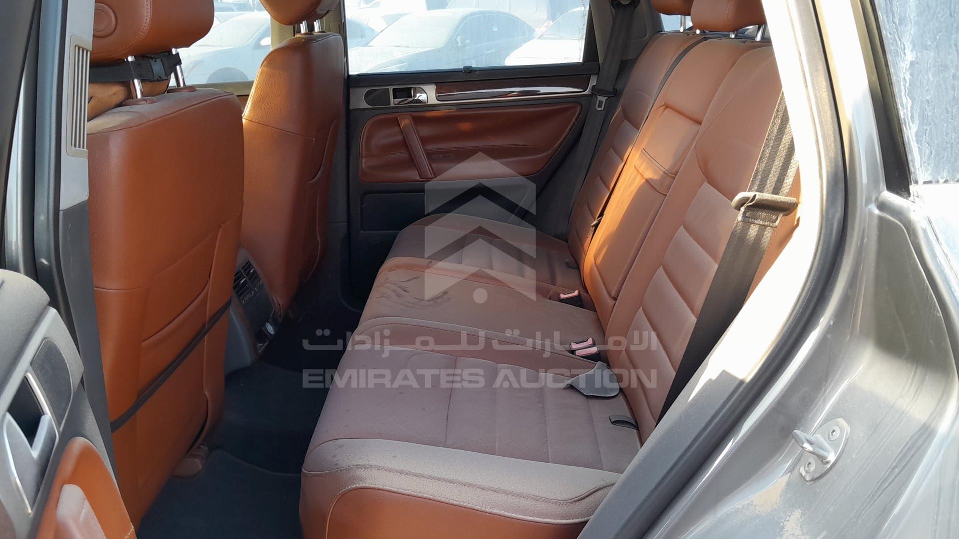 2010 VOLKSWAGEN TOUAREG VIN: WVGAL27L4AD011385