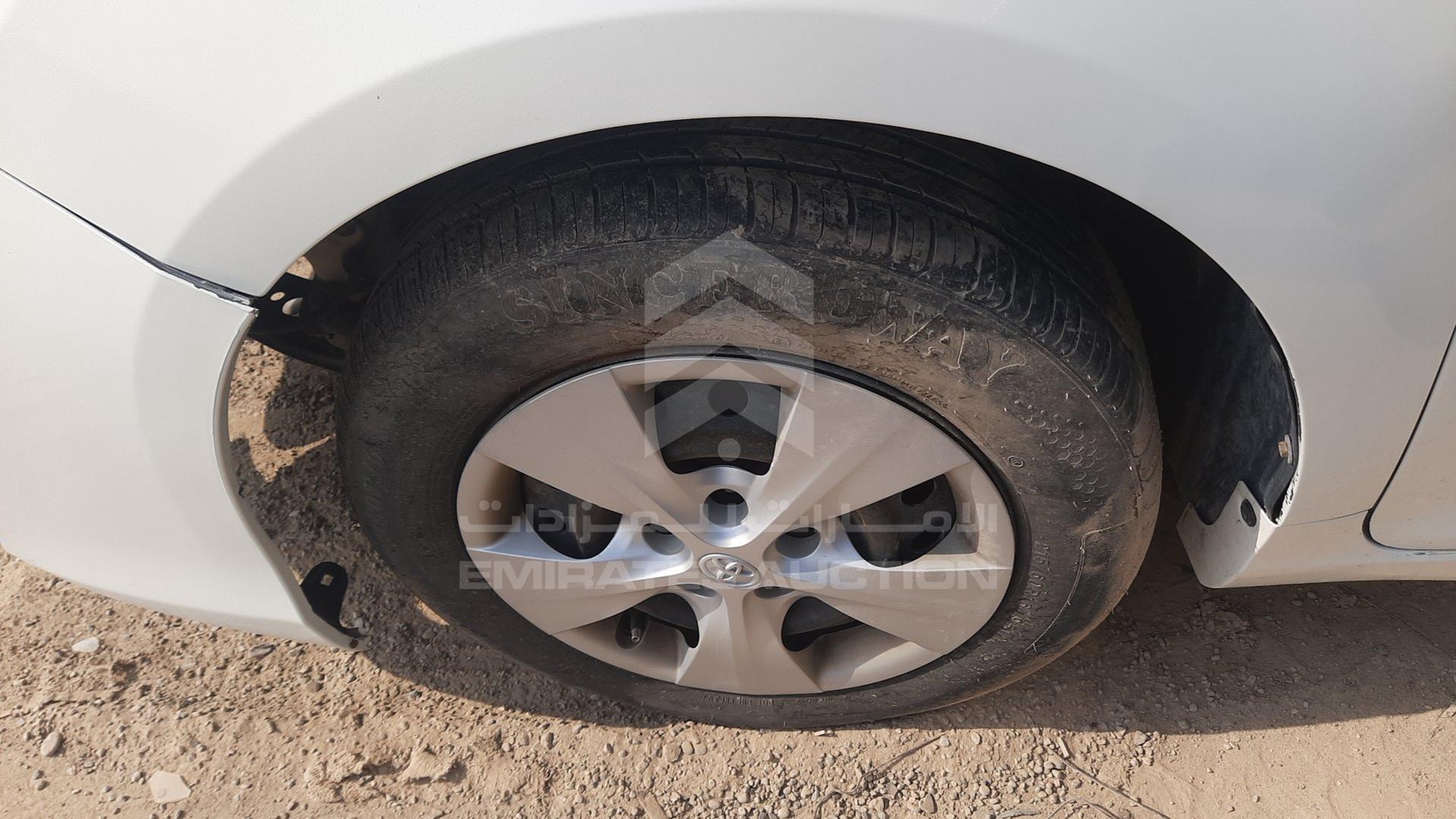 2015 TOYOTA --- VIN: 6T1BF9FK7FX585549