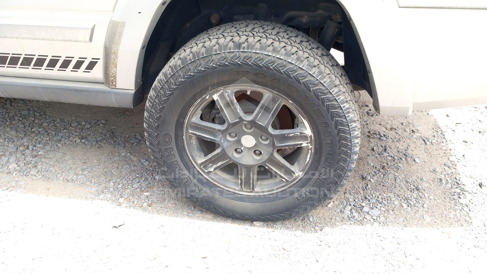 2007 JEEP COMMANDER VIN: 1J8H368257Y570082