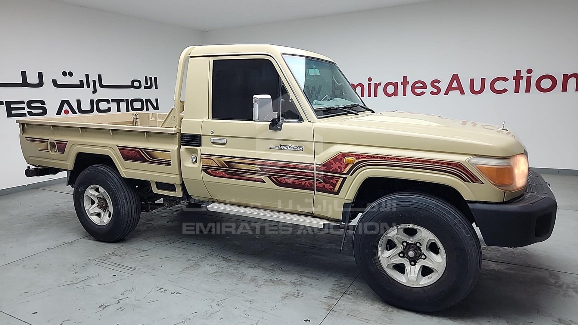 2013 TOYOTA LAND CRUISER VIN: JTFLU73J1D4546021