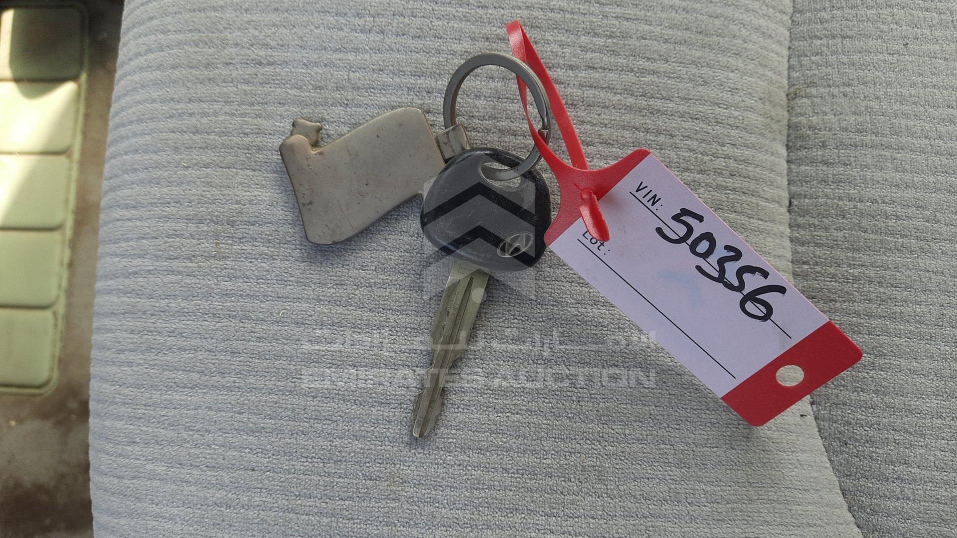 2005 HYUNDAI TRAJET VIN: KMHMG81C45U250356