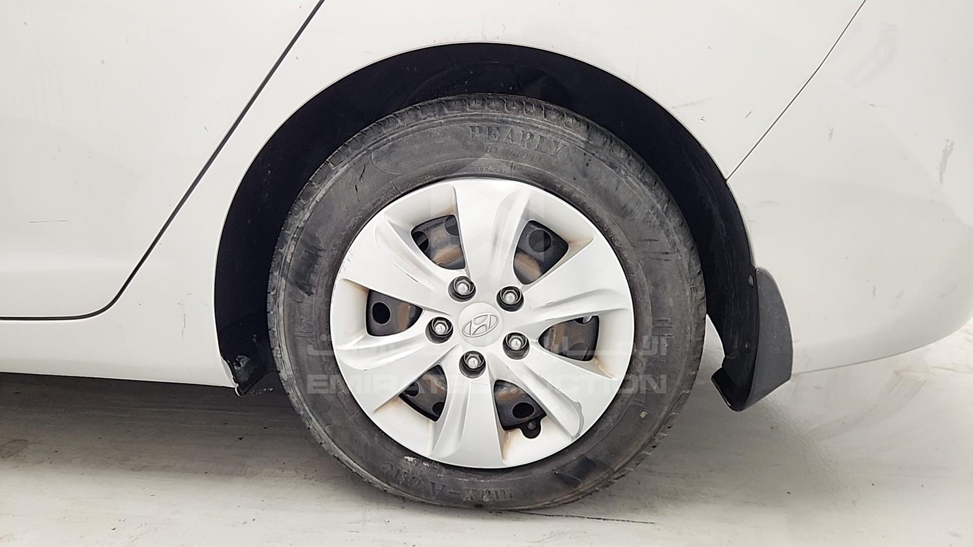 2014 HYUNDAI ELANTRA VIN: KMHDG41C5EU823807
