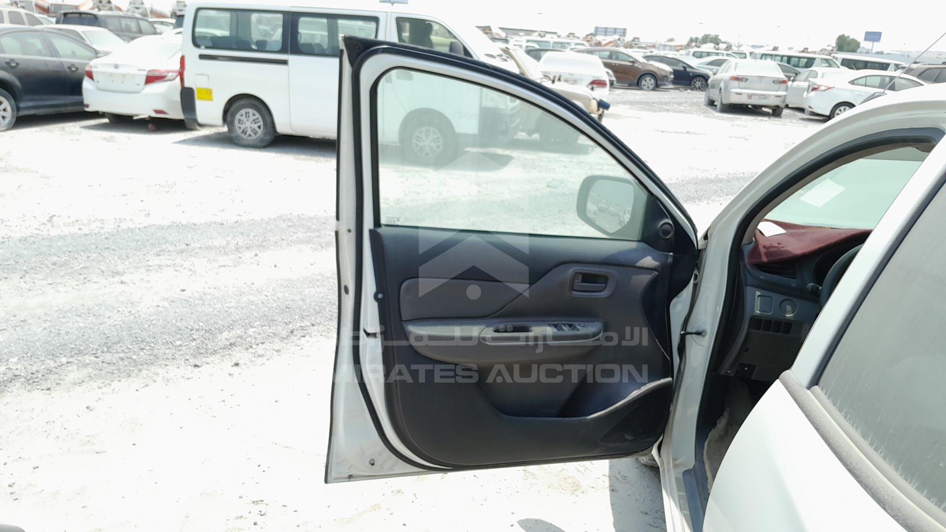 2016 MITSUBISHI L 200 VIN: MMBJNKJ40GH065288