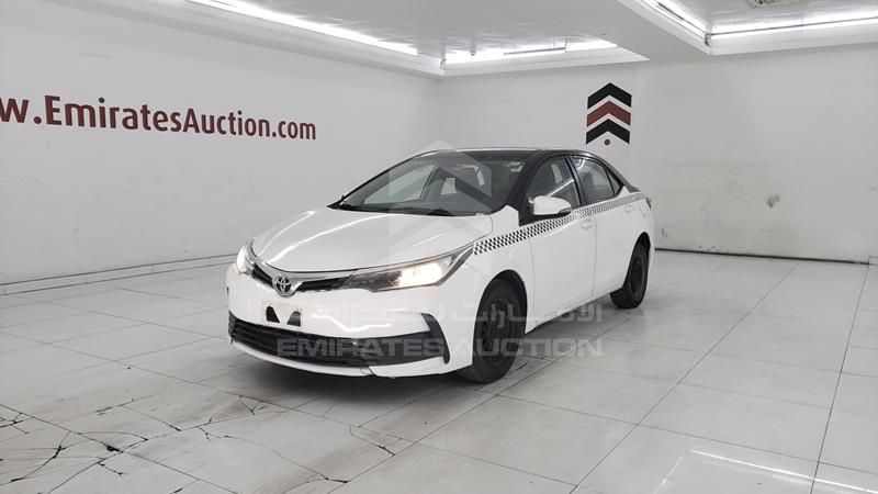 RKLBB9HE8J5212787 Auction: EmiratesAuction Lot: 404125 RKLBB9HE8J5212787 Toyota Corolla 2018 WHITE Photo 5