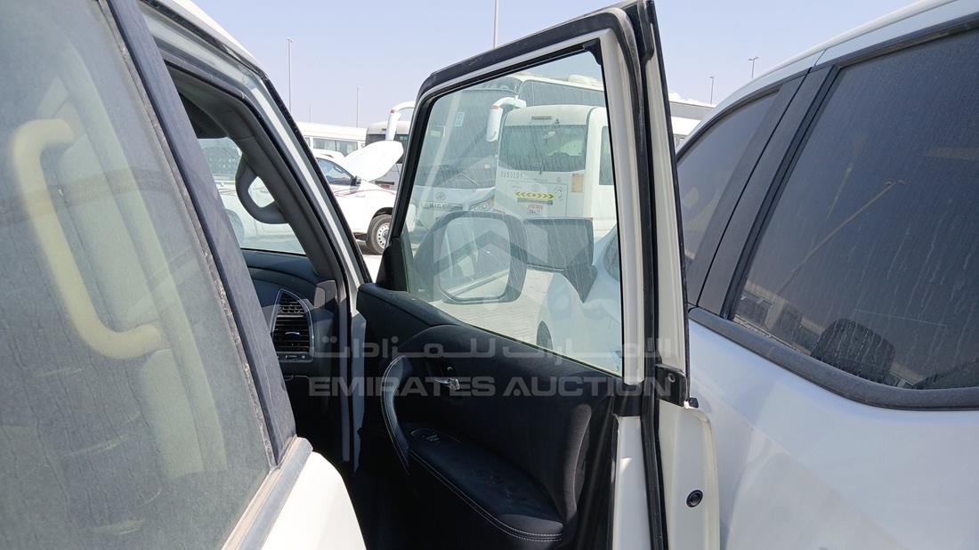 نيسان باترول 2019 — الباب الأمامي الأيمن — صورة 26
