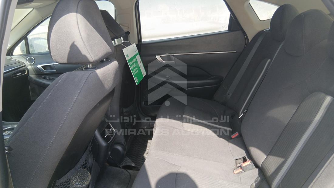 هيونداي سوناتا هجينة 2021 — زاوية الراكب الخلفي اليسرى — صورة 20
