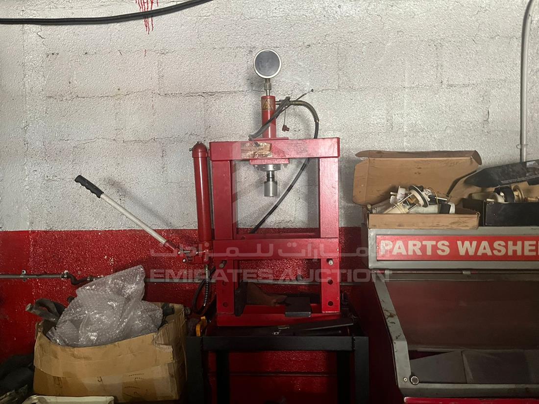 Bicycles and garage equipment for sale in UAE - 532818 | Emirates Auction