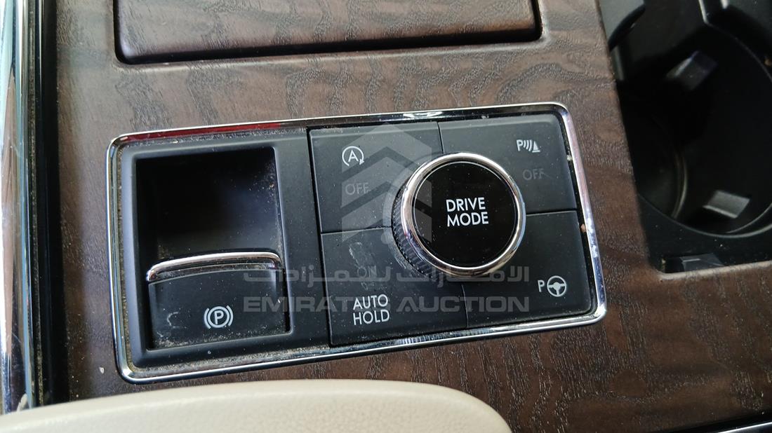 2021 Lincoln Navigator — Gear View — Photo 18