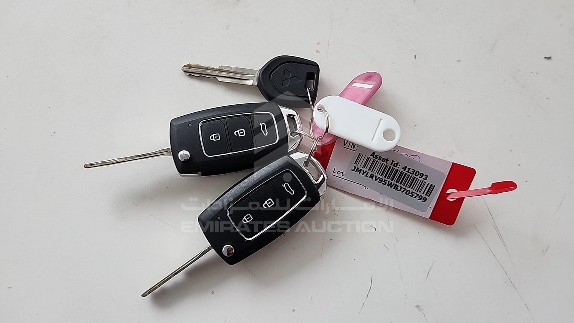 2011 MITSUBISHI PAJERO VIN: JMYLRV95WBJ705799