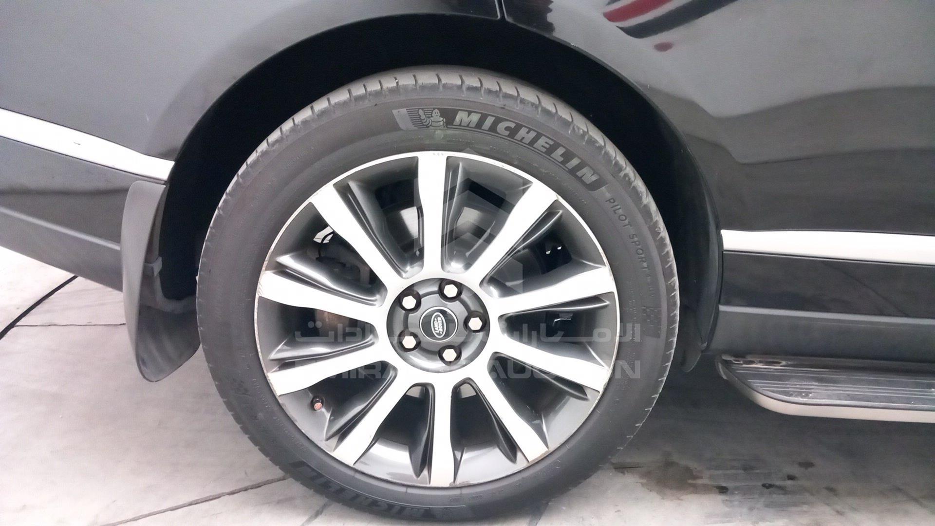 2015 RANGE ROVER VOGUE VIN: SALGA2EF5FA218872