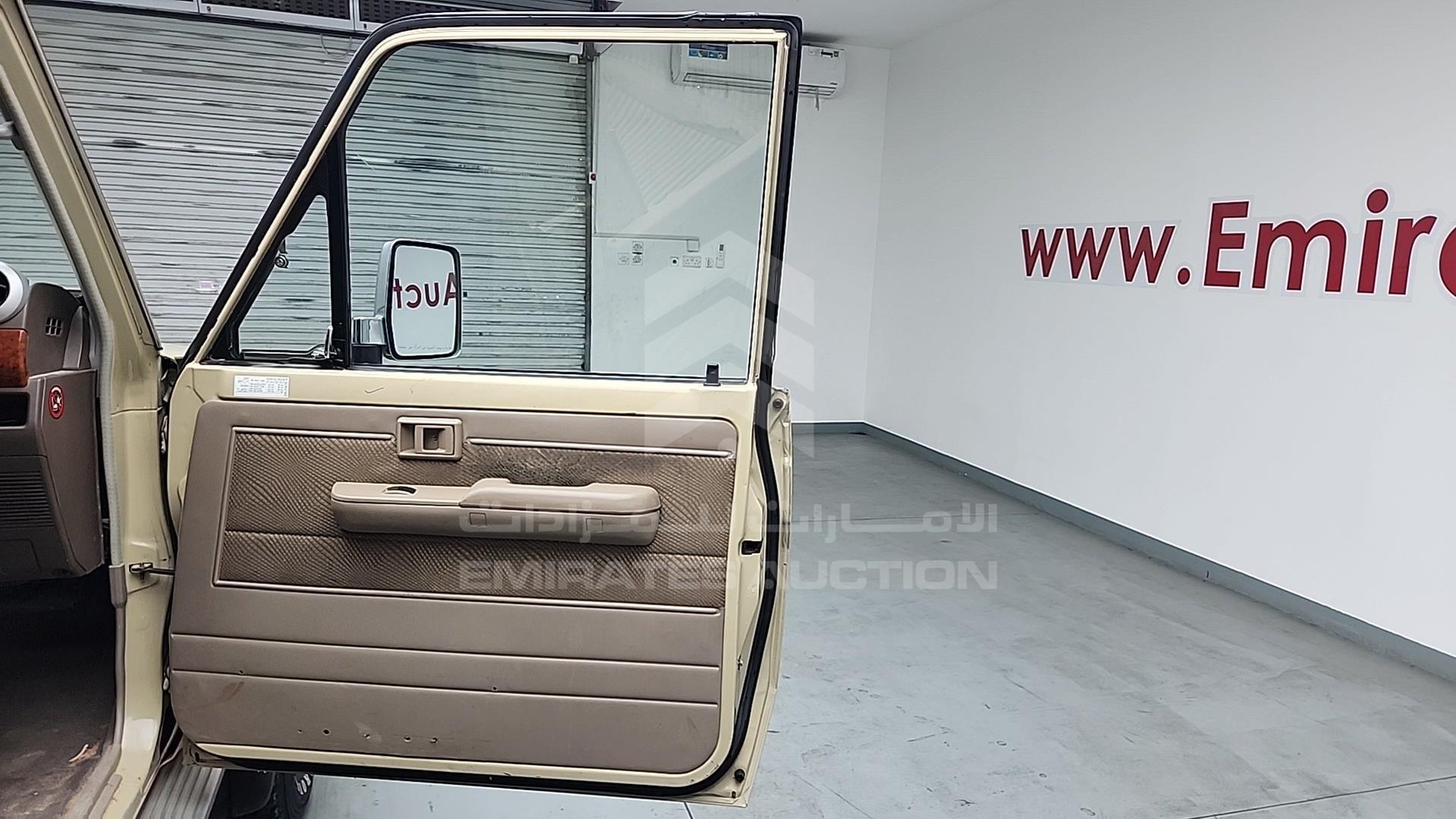 2015 TOYOTA LAND CRUISER VIN: JTFLU73J0F7004670