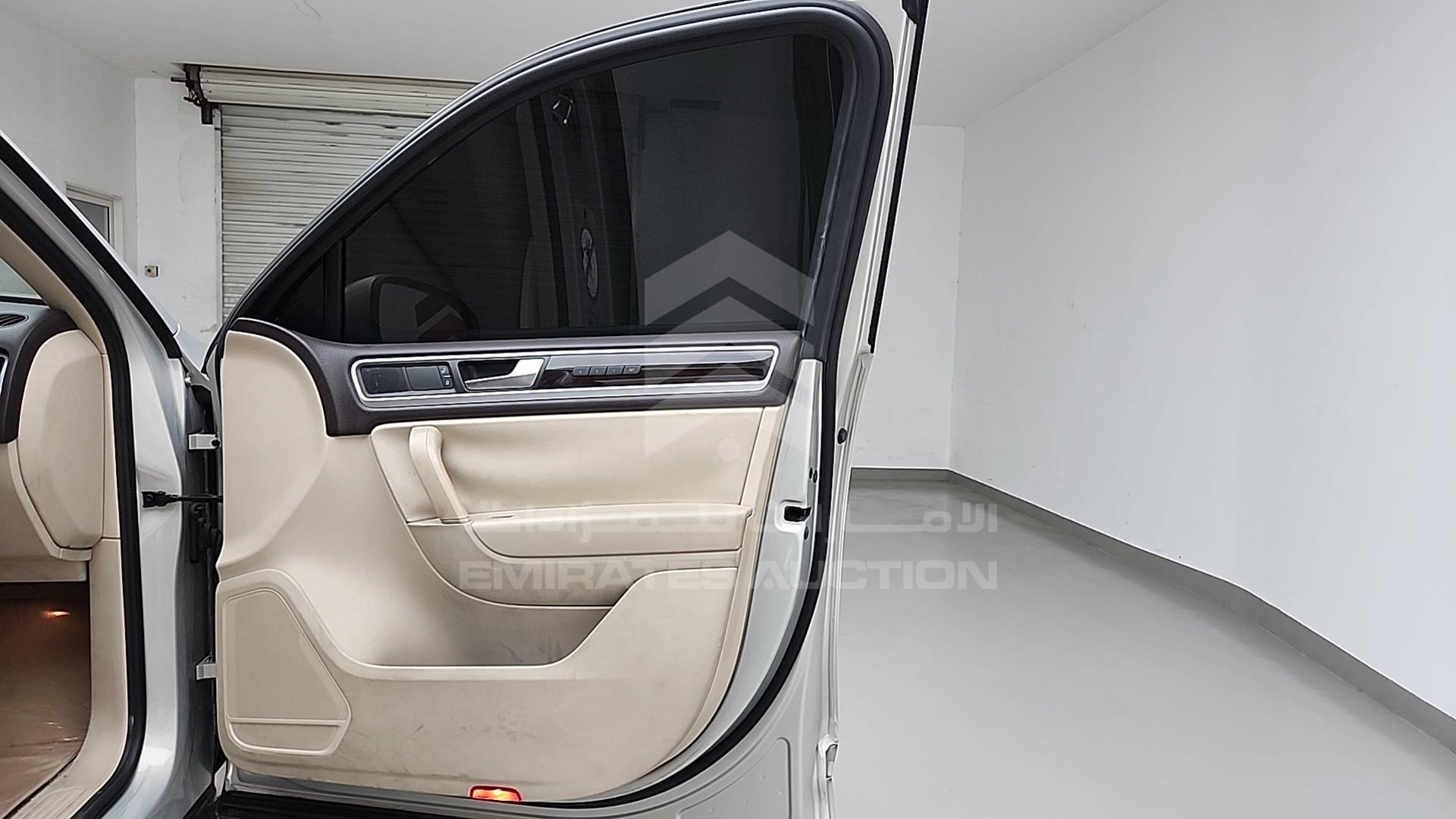 2012 VOLKSWAGEN TOUAREG VIN: WVGBC27P0CD000121
