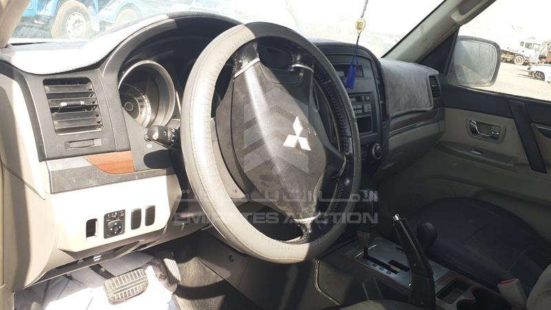 JMYLRV93W8J706001 Auction: EmiratesAuction Lot: 408570 JMYLRV93W8J706001 Mitsubishi Pajero 2008 BLACK Photo 10