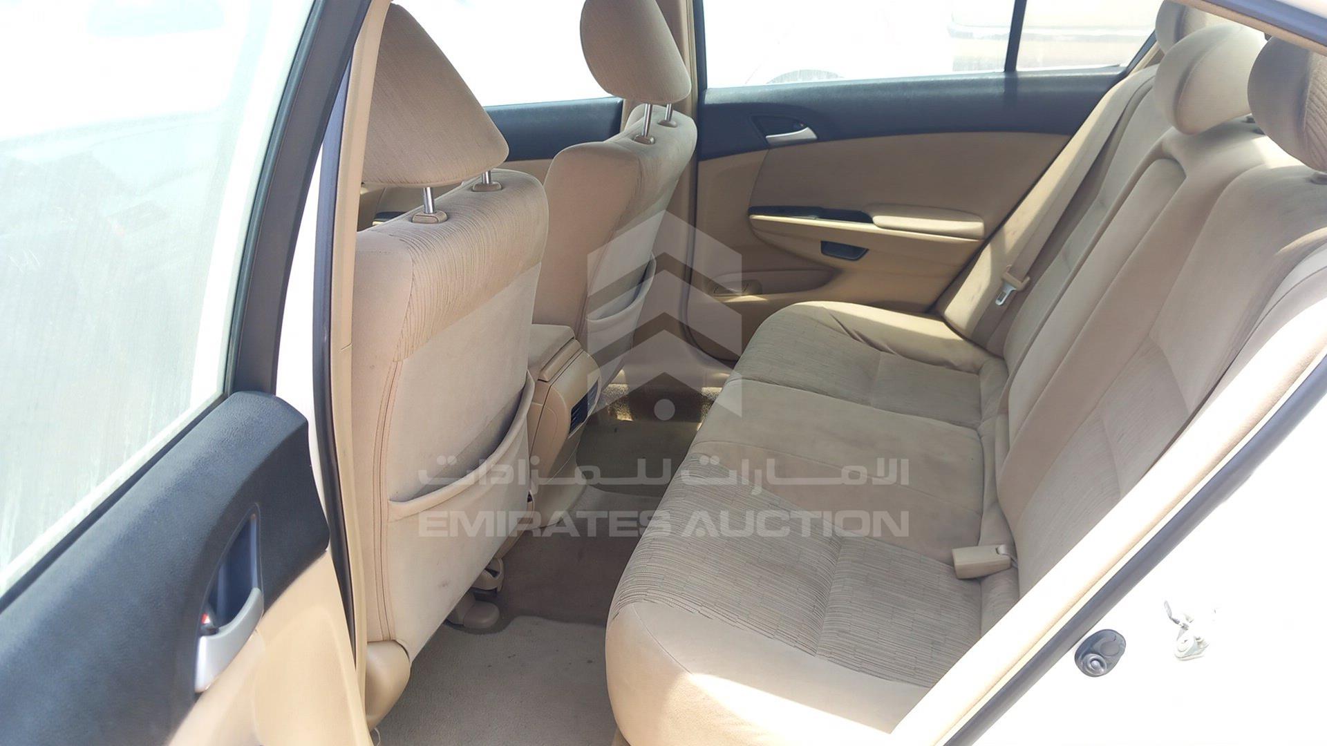 2011 HONDA ACCORD VIN: JHMCP2639BC402461