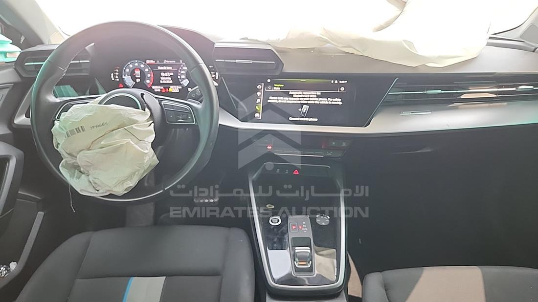 اودي ايه 3 2024 — نظم الترفيه وكاميرا المراقبة والملاحة — صورة 15