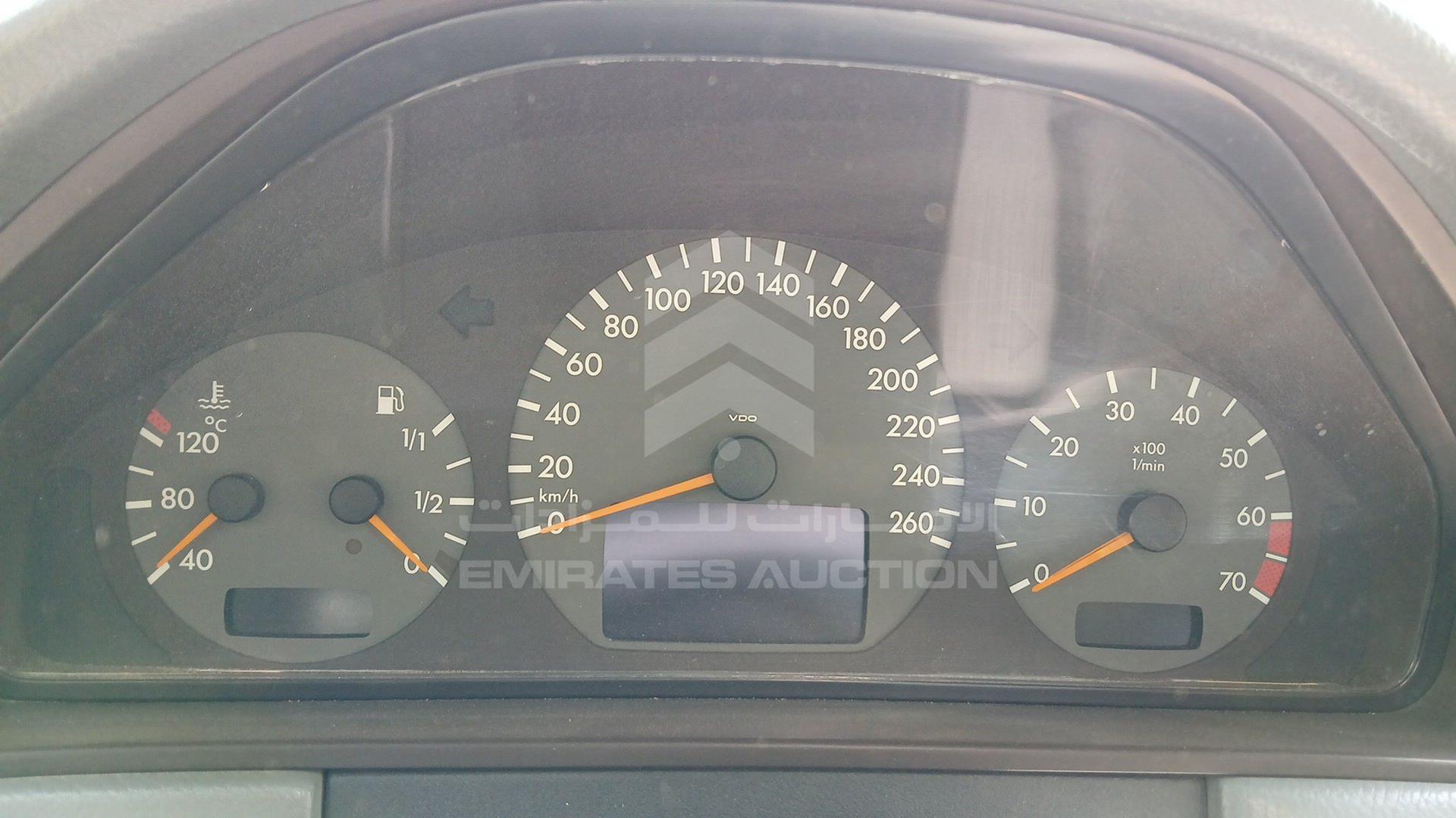 2000 MERCEDES E200 VIN: WDB2100351B033021