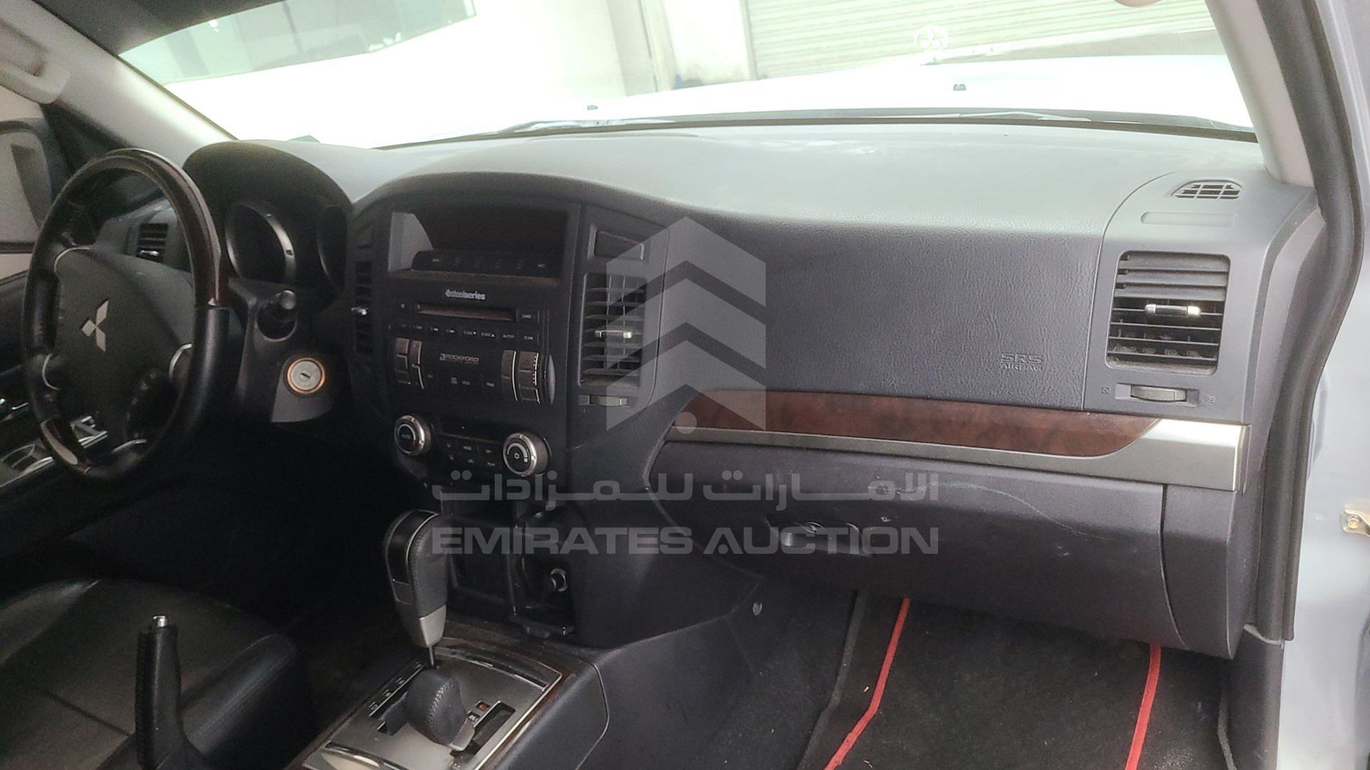 2011 MITSUBISHI PAJERO VIN: JMYLRV95WBJ704959