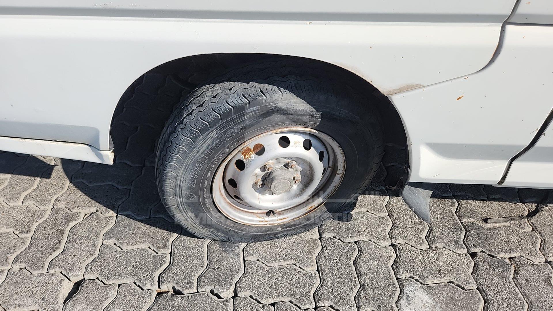 2010 MITSUBISHI L 300 VIN: JMYJNP13VAA700285