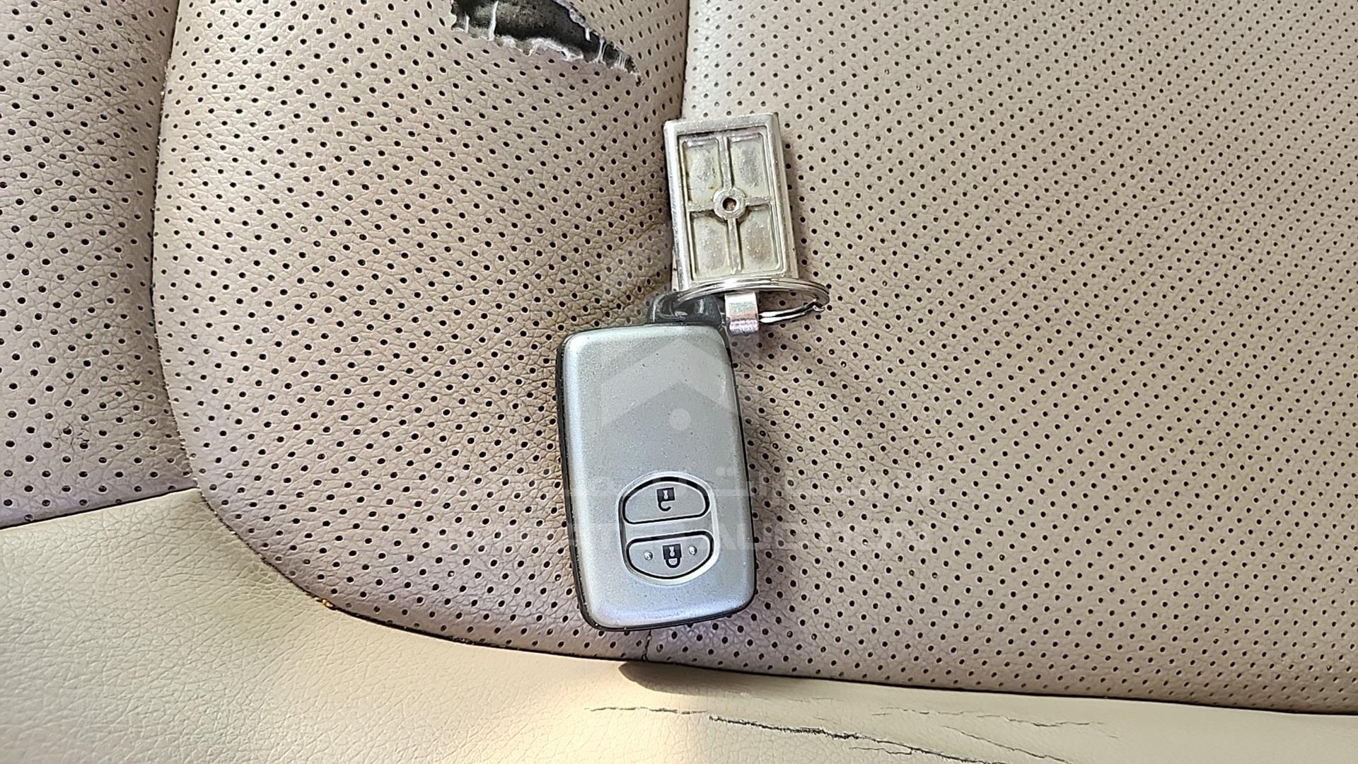 2014 TOYOTA LAND CRUISER VIN: JTMHU09J7E5081933