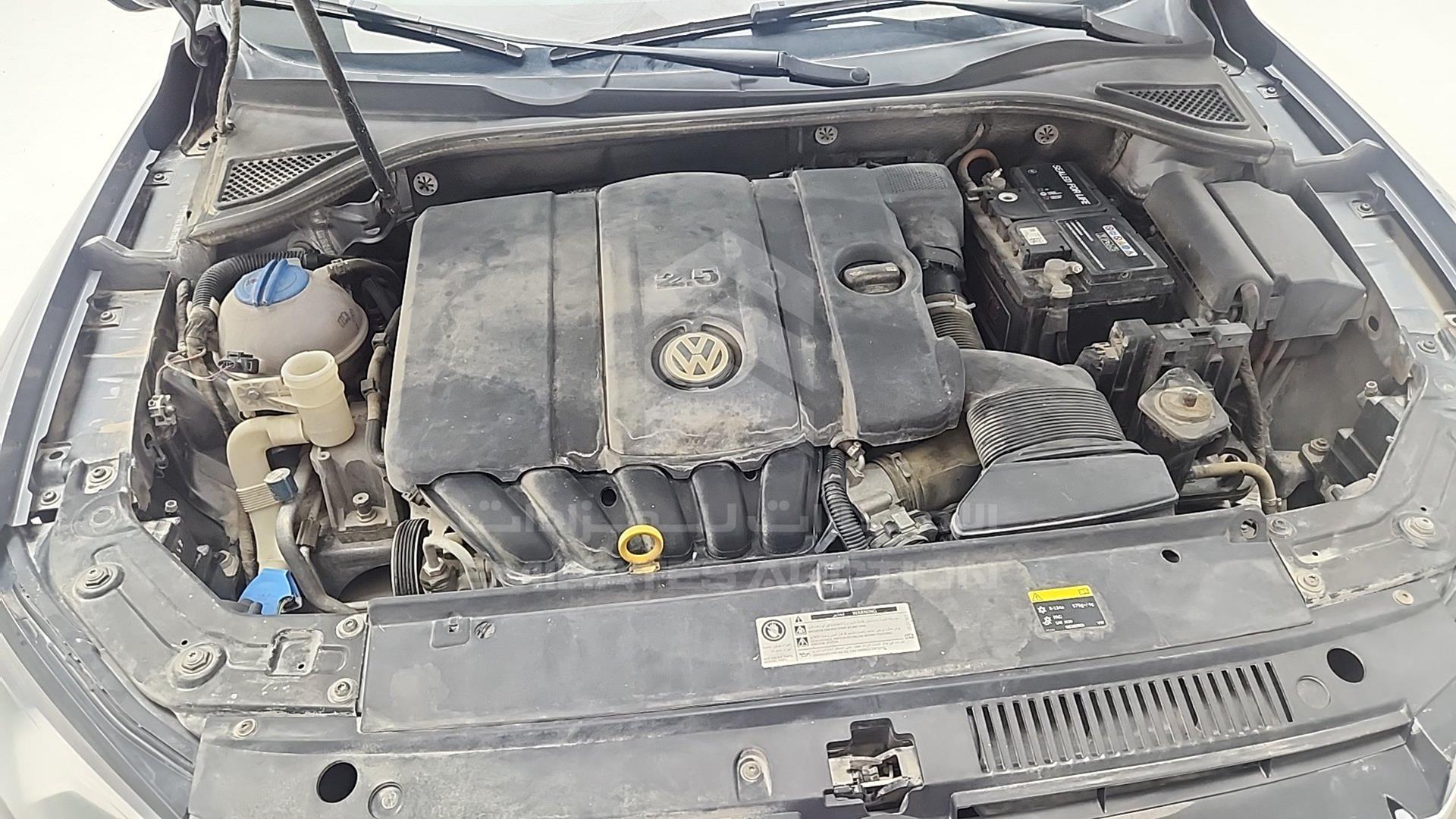 2015 VOLKSWAGEN PASSAT VIN: WVWBR7A3XFC061072
