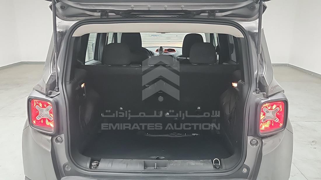 2016 Jeep RENEGADE — Trunk Interior View — Photo 21