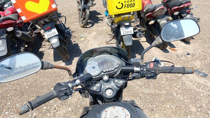 MD2A11CZ5EWJ43249 Auction: EmiratesAuction Lot: 406797 MD2A11CZ5EWJ43249 Bajaj 150 CC 2015 RED Photo 11