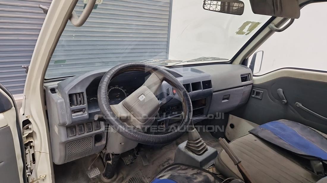 ميتسوبيشي ال 300 2007 — زاوية واجهة السائق الأمامية اليسرى — صورة 13
