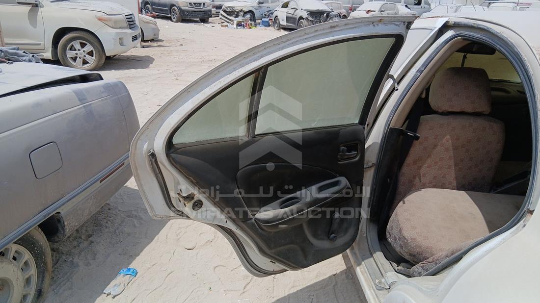 نيسان صني 2006 — الباب الخلفي الأيسر — صورة 17