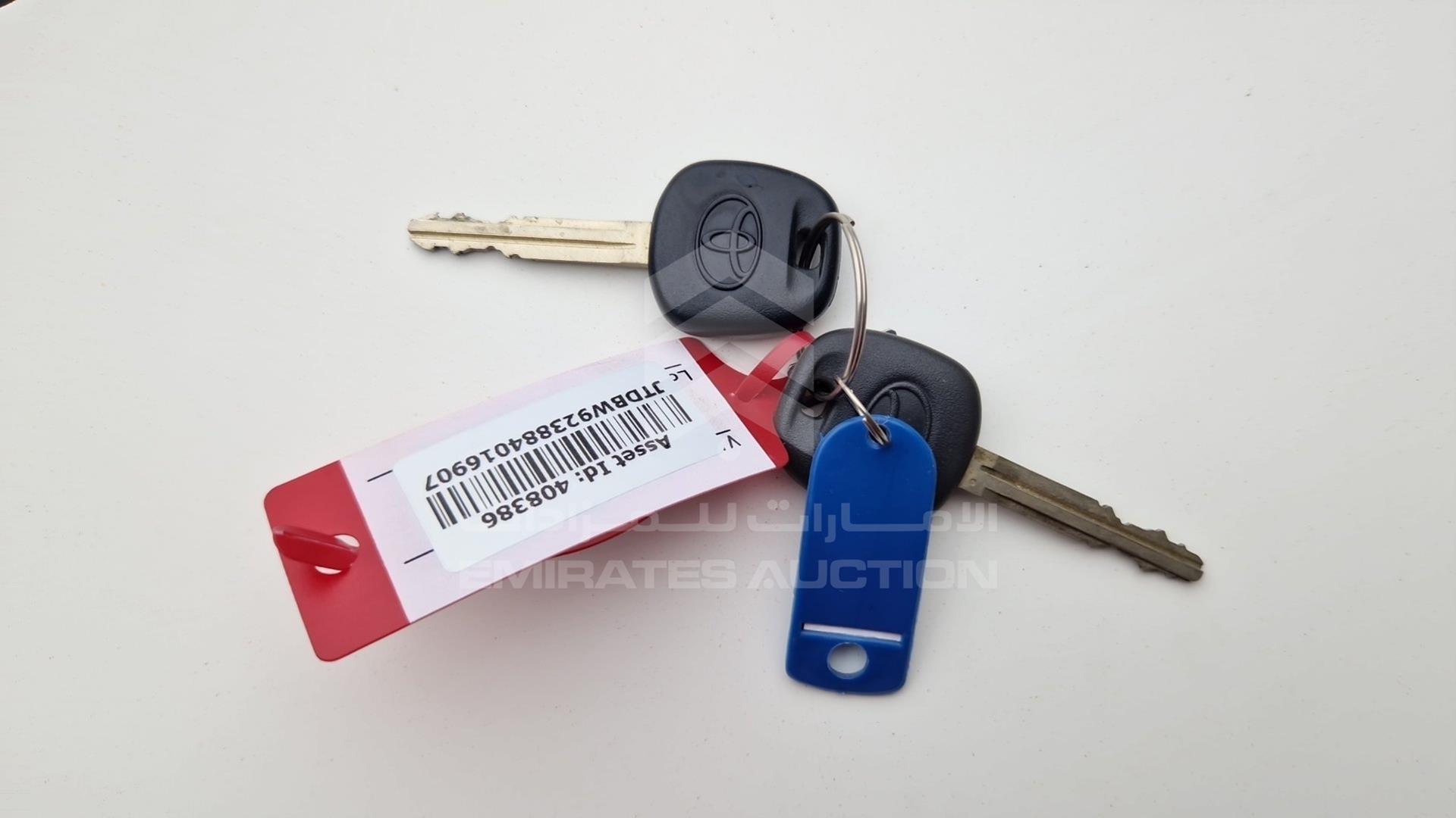 2008 TOYOTA YARIS VIN: JTDBW923884016907