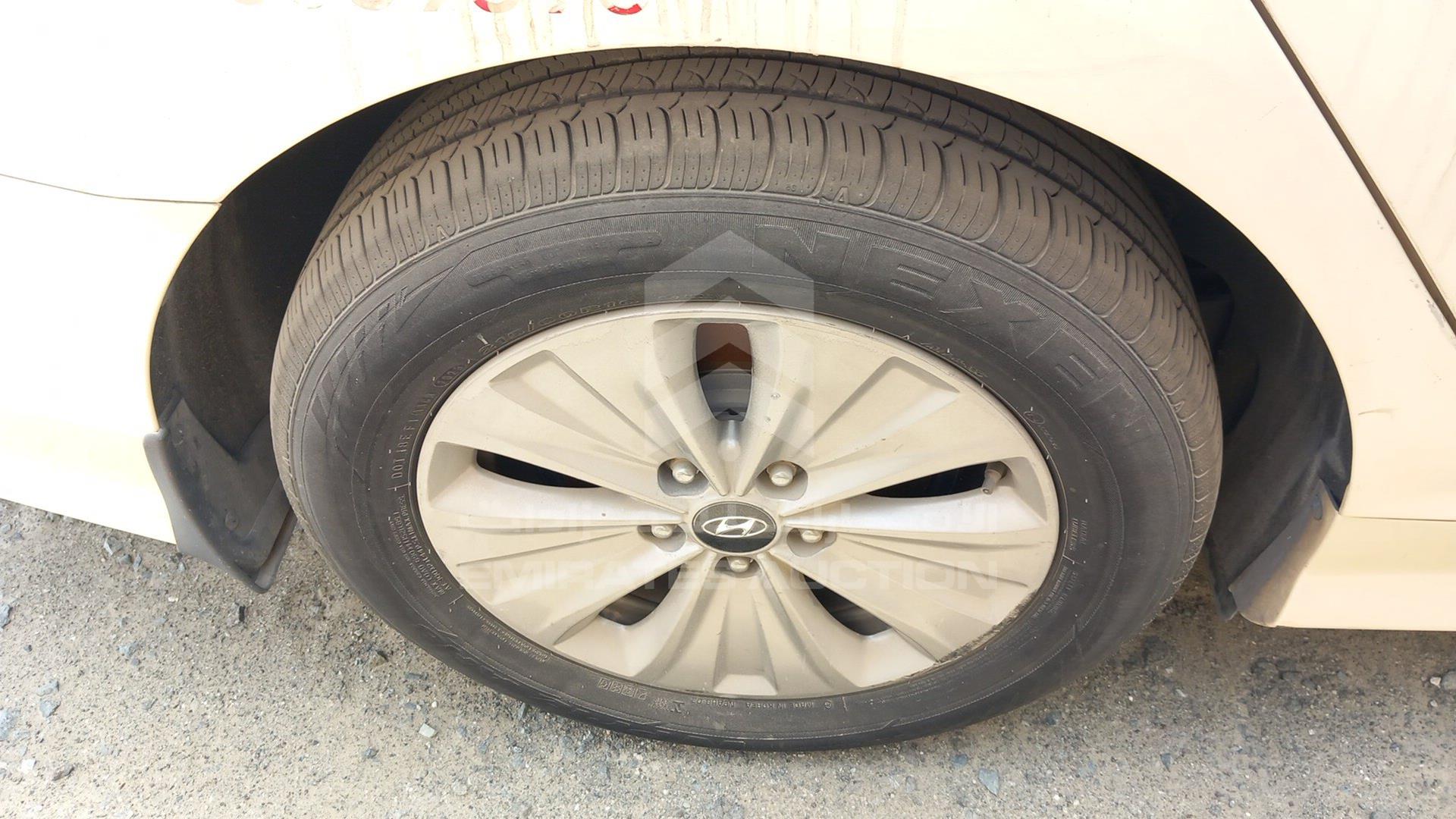2019 HYUNDAI SONATA VIN: KMHE24131KA093040