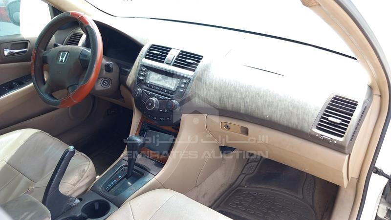 VIN: JHMCM56563C403354 Auction: EmiratesAuction Lot: 404966 VIN: JHMCM56563C403354 Honda Accord 2003 WHITE Photo 26