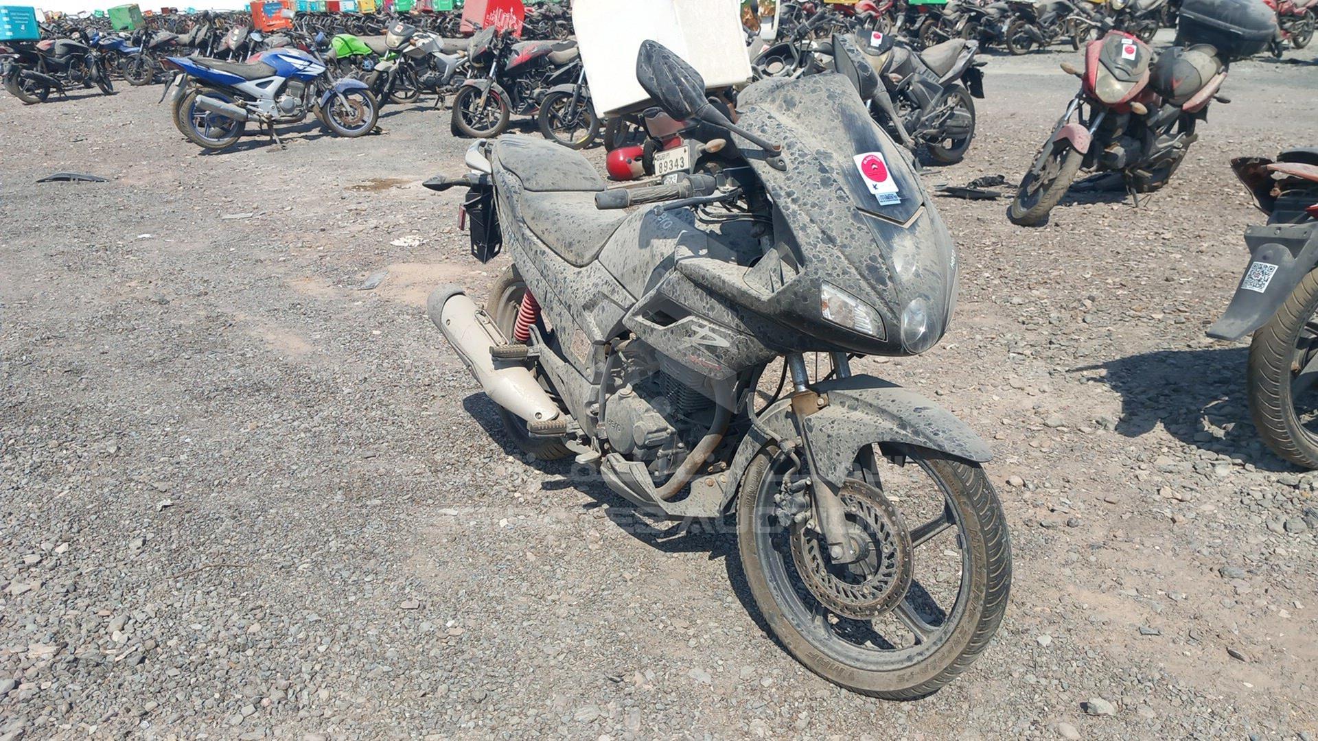 2017 HERO KARIZMA VIN: MBLMCS409HGY00006