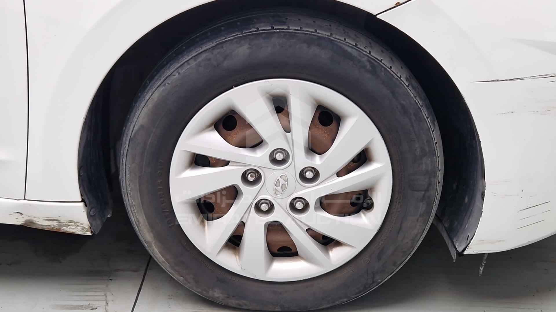 2019 HYUNDAI ELANTRA VIN: 5NPD74LFXKH421749