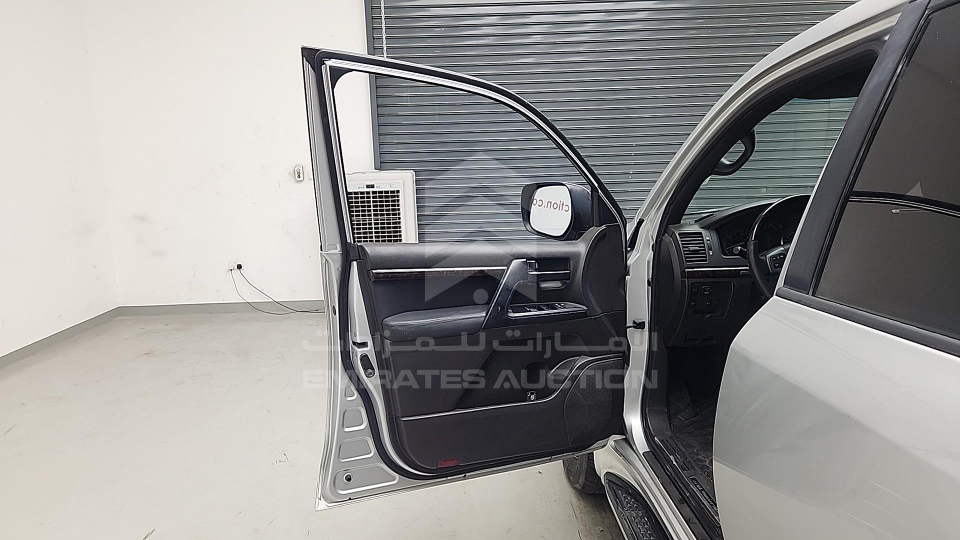 2011 TOYOTA LAND CRUISER VIN: JTMHT09J2B5089386