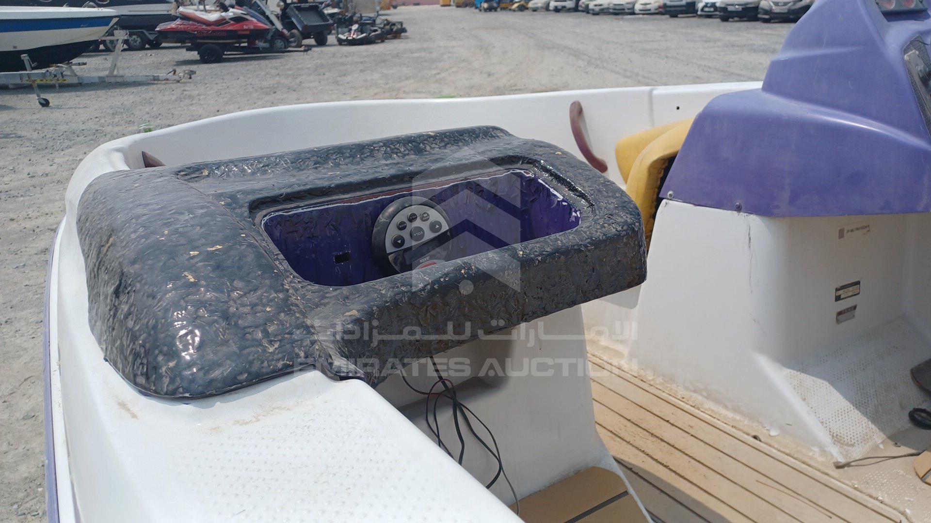 0 BOAT + TROLLEY --- VIN: JPMLIT0010236B