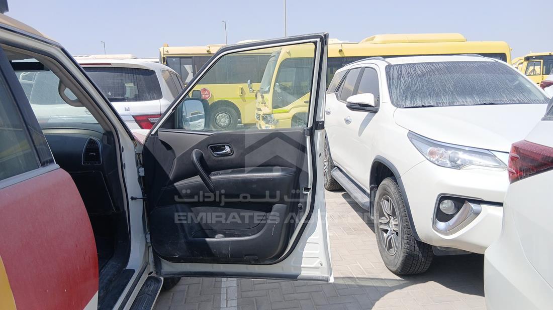 نيسان باترول 2019 — الباب الأمامي الأيمن — صورة 24