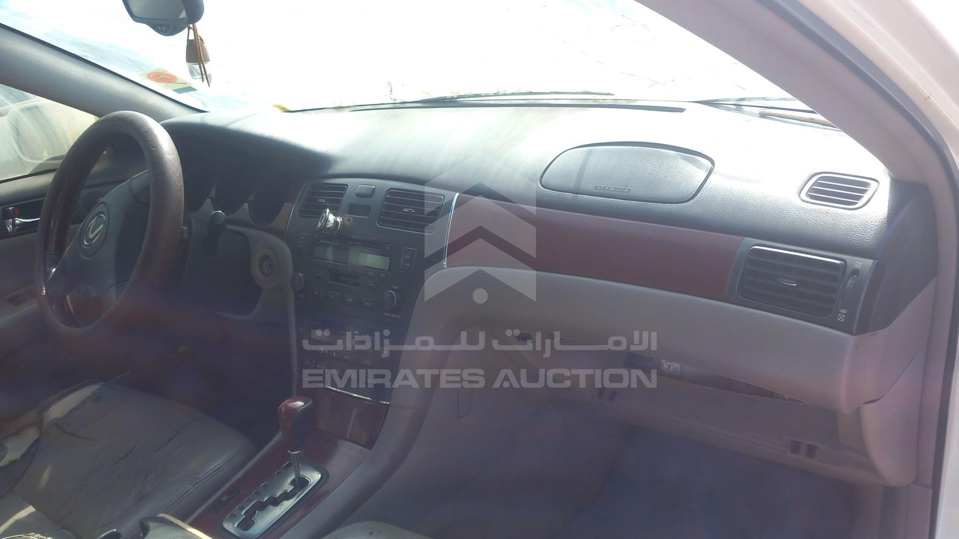 2004 LEXUS ES 330 VIN: JTHBA30GX40014030