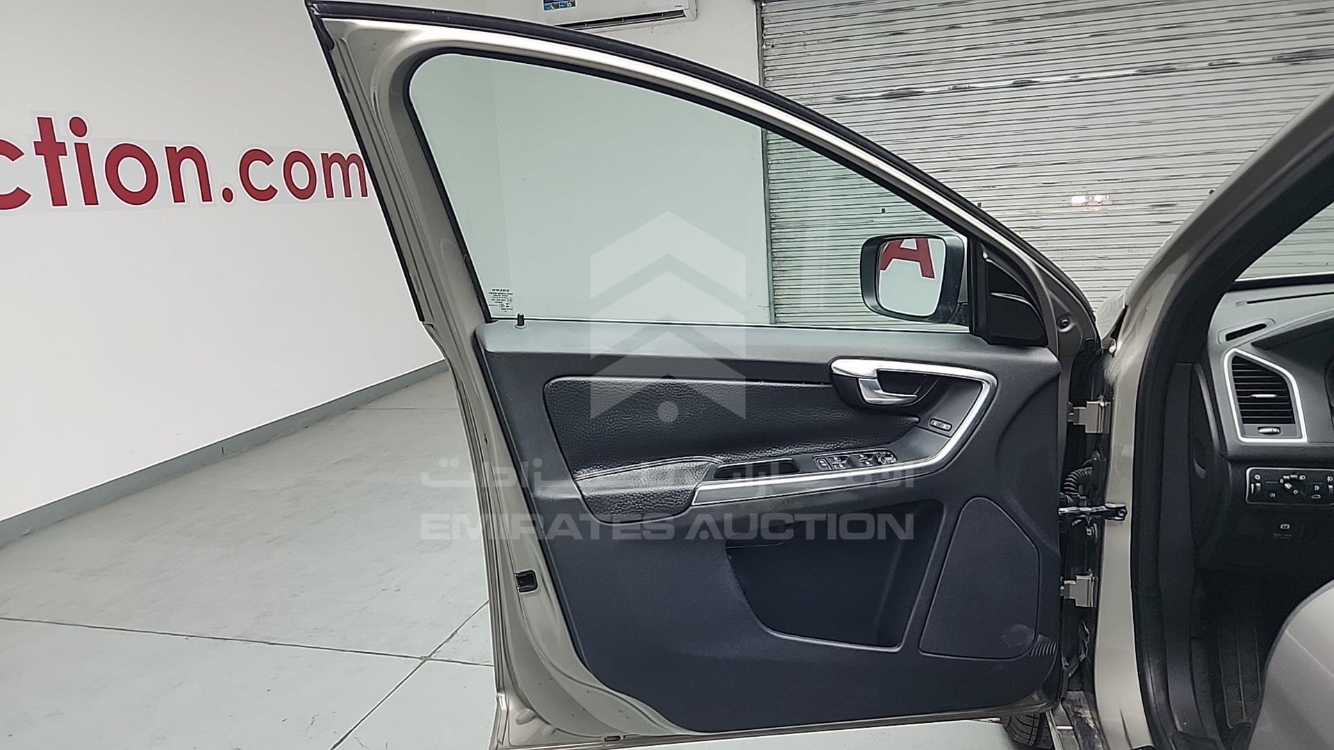 2014 VOLVO XC 60 VIN: YV147HDZ1E2559227