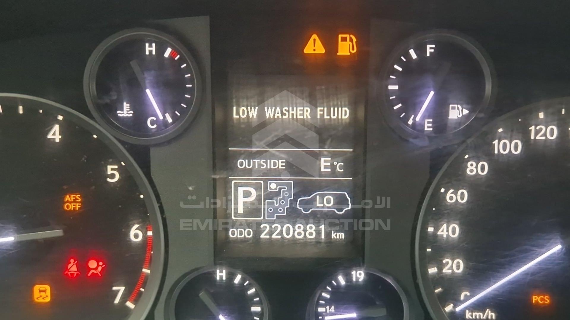 2014 LEXUS LX 570 VIN: JTJHY00W2E4145215
