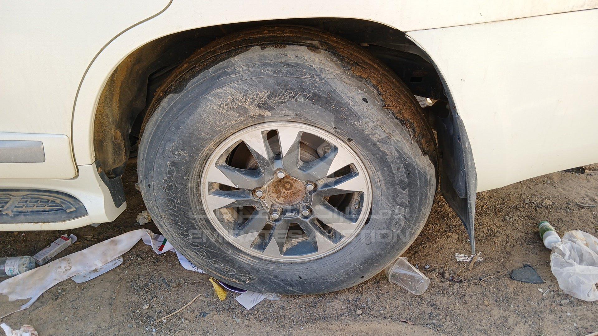 2015 TOYOTA LAND CRUISER VIN: JTMHY05J1F4035936