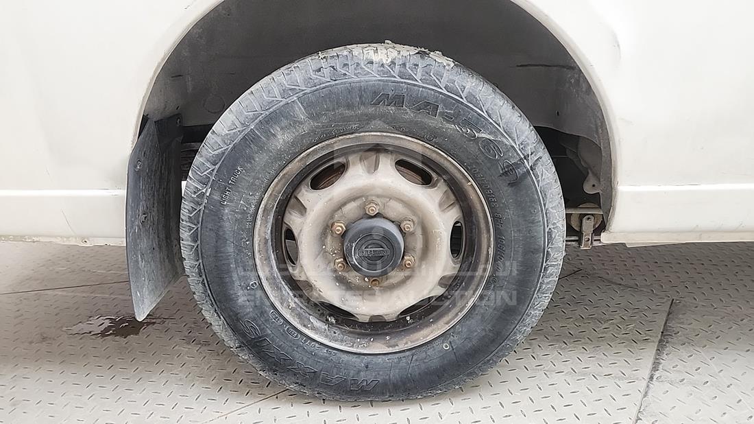 2012 Nissan Urvan — Rear Right Tyre — Photo 25