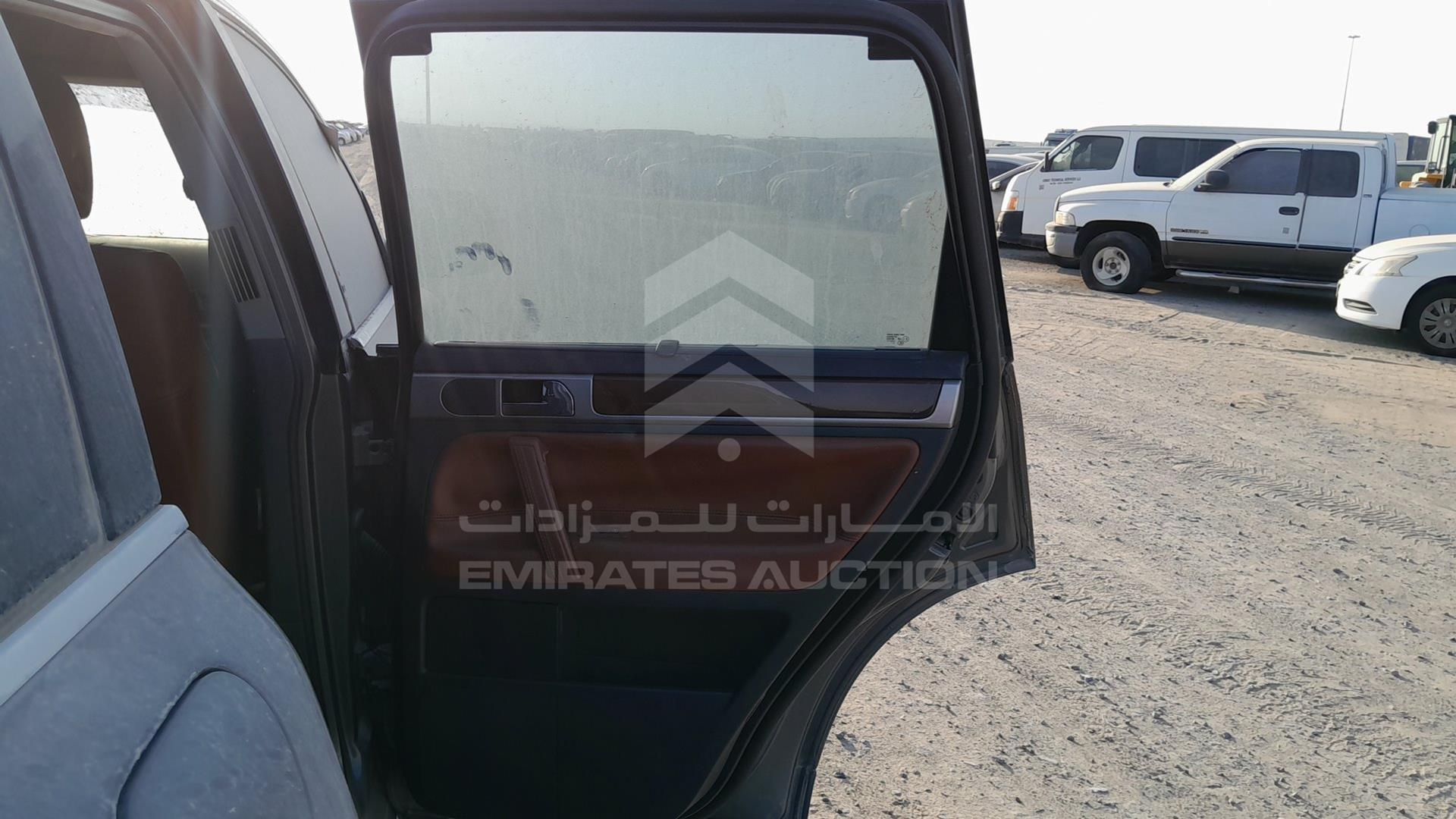 2010 VOLKSWAGEN TOUAREG VIN: WVGAL27L4AD011385