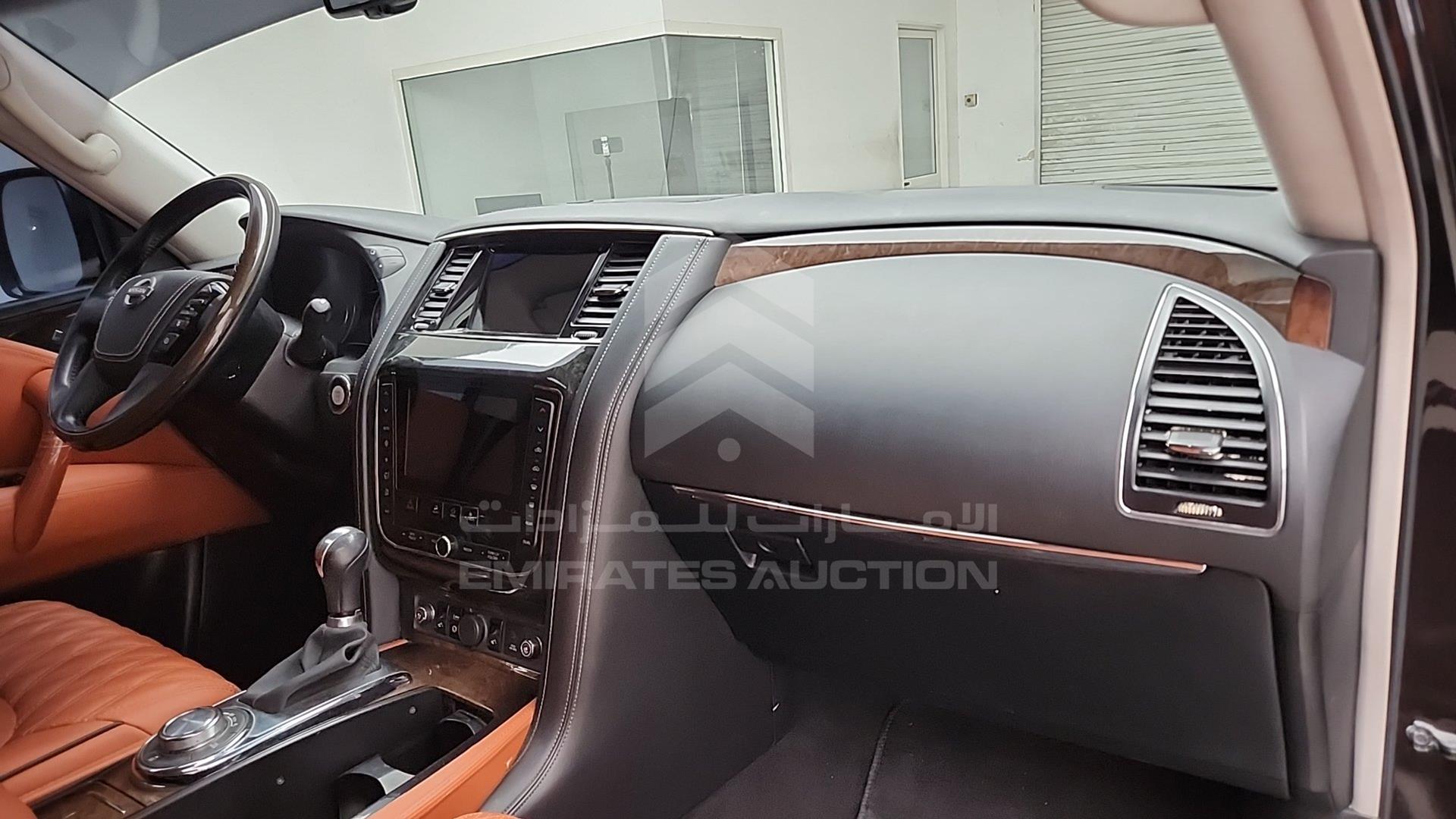 2011 INFINITI QX56 VIN: JNRAZ25Y0B9000342