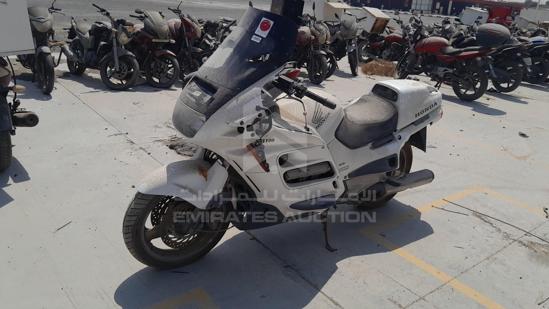 2000 HONDA MOTORBIKE VIN: JH2SC26B2YM402179