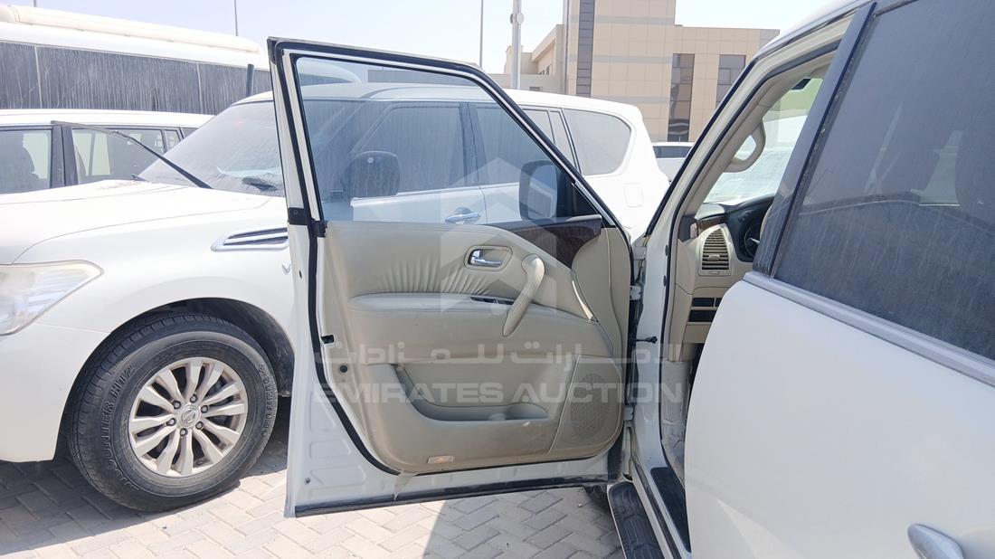 نيسان باترول 2019 — الباب الأمامي الأيسر — صورة 10