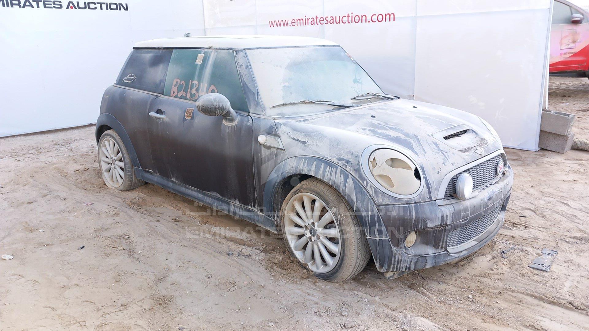 2010 MINI COOPER S VIN: WMWMF7109ATZ31732