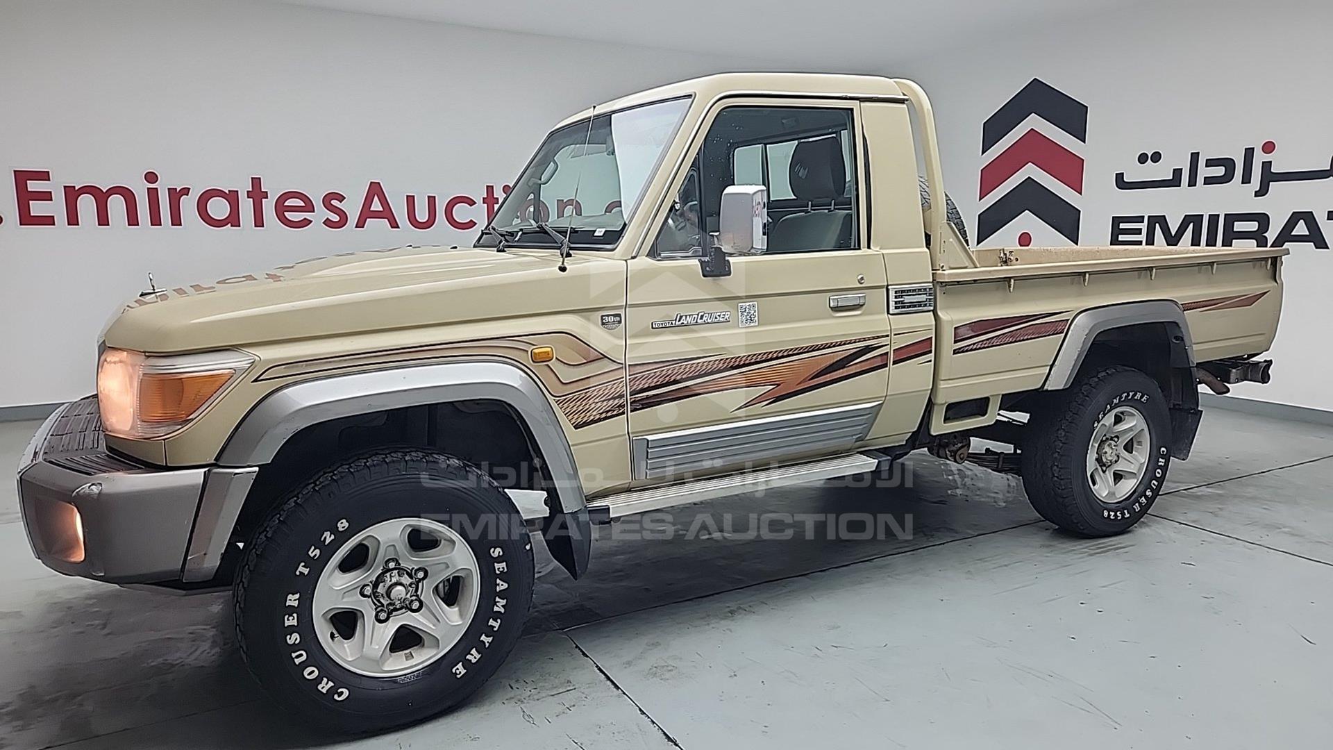 2015 TOYOTA LAND CRUISER VIN: JTFLU73J0F7004670